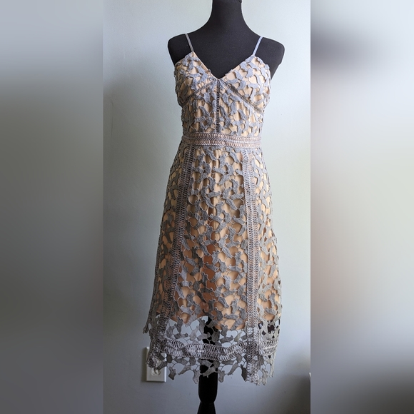 Elliatt Dresses & Skirts - Elliatt Lace Crochet Dress Size M